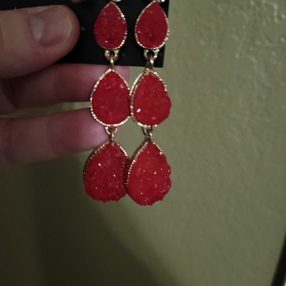 Red gem stone dangle earrings - Picture 1 of 4